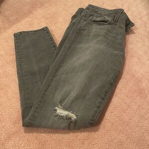 Universal Thread distressed gray jeans. Size 6. LIKE NEW!